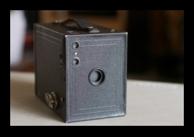 Camera cronică evoluția echipamentului fotografic esențial de la cutie Brownie la iPhone 13 Pro Max 4 Camera Chronicles: Evoluția echipamentului fotografic esențial