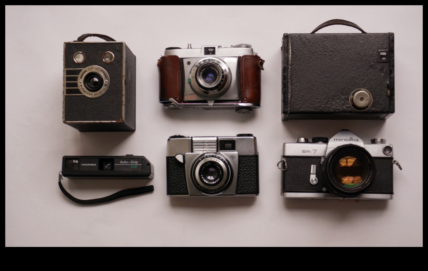 Camera cronică evoluția echipamentului fotografic esențial de la Box Brownie la iPhone 13 Pro Max 3 Camera Chronicles: Evoluția echipamentului fotografic esențial