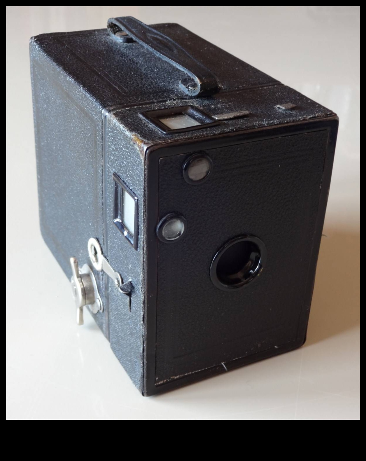 Camera cronică evoluția echipamentului fotografic esențial de la cutie Brownie la iPhone 13 Pro Max 2 Camera Chronicles: Evoluția echipamentului fotografic esențial